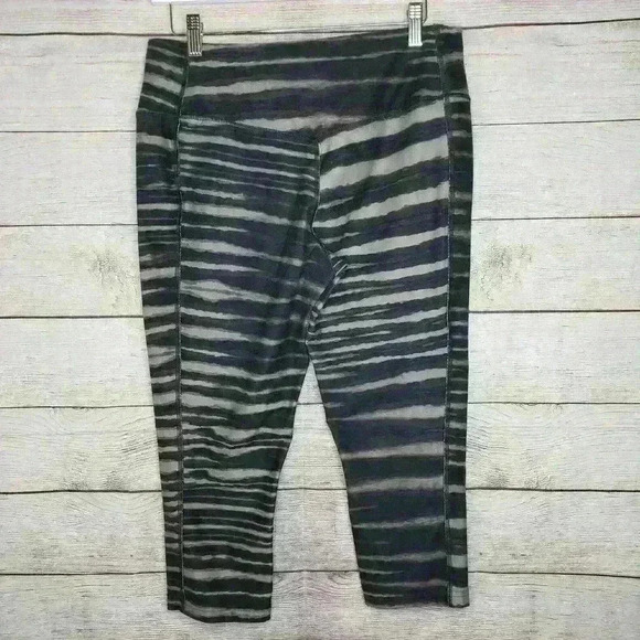 Nike Women's Dri-fit cropped leggings size large - Picture 2 of 8